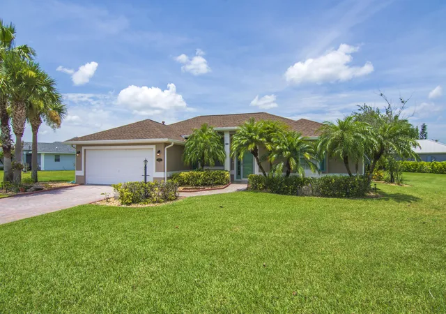 Photo 3 of Single family home for sale at 1025 Southlakes Way Sw, Vero Beach, FL 32968 | MLS# B26058365 | Listing updated on 2026-10-07