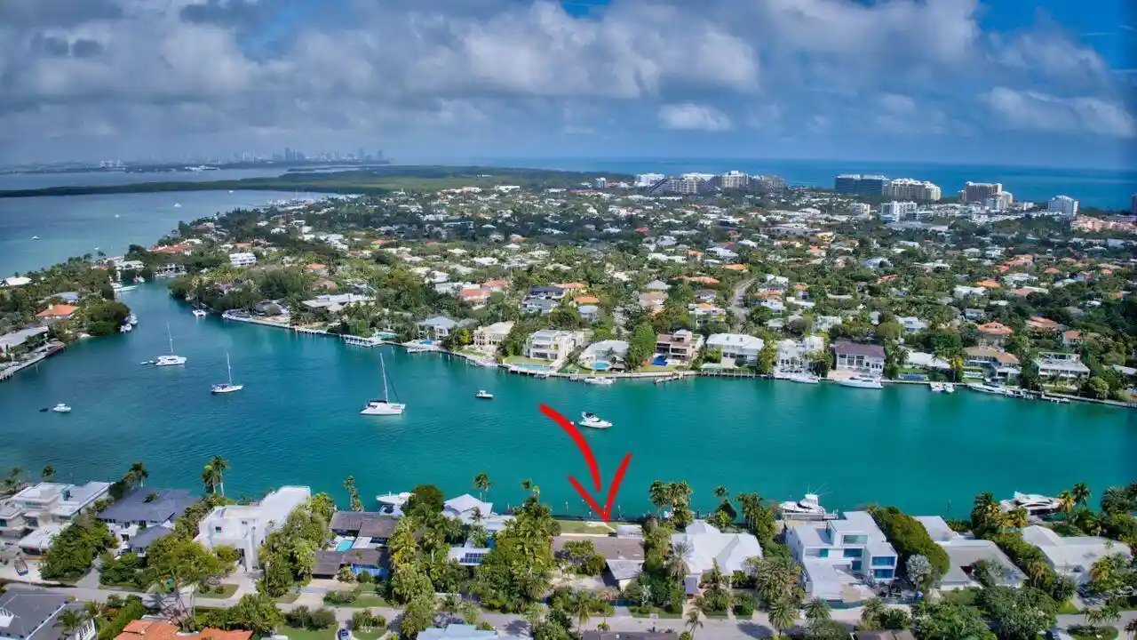 Single family home for sale at 631 N Mashta Dr, Key Biscayne, FL 33149 | MLS# B26058354