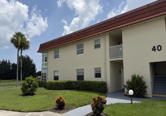 Photo 1 of Condo for sale at 40 Woodland Dr #105, Vero Beach, FL 32962 | MLS# B26058385 | Listing updated on 2026-09-28