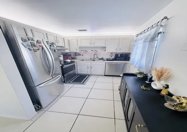 Photo 4 of Condo for sale at 40 Woodland Dr #105, Vero Beach, FL 32962 | MLS# B26058385 | Listing updated on 2026-09-28