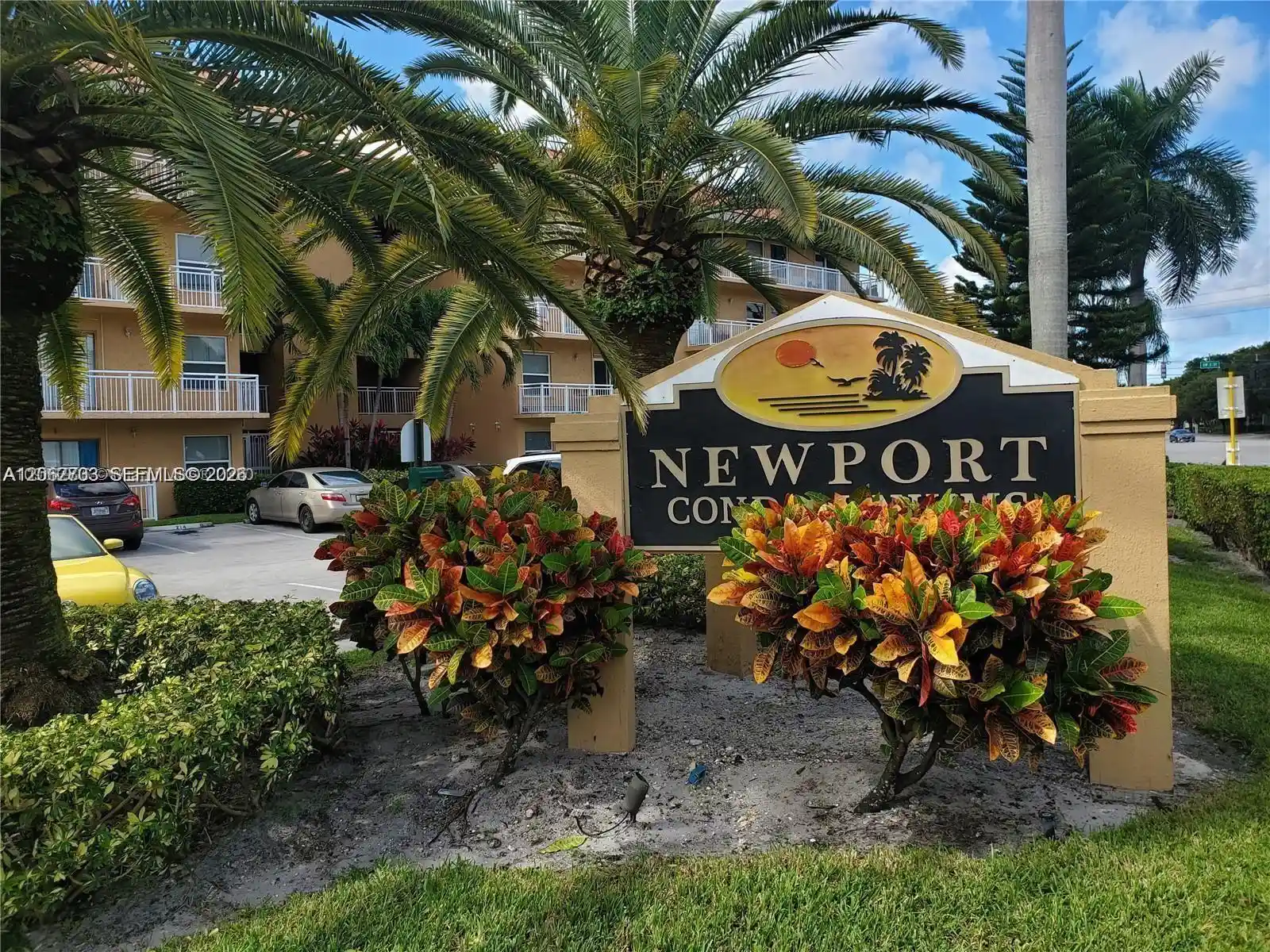 Listing Photo 1 - Condo for sale in 405 S Pine Island Rd located at 405 S Pine Island Rd, Plantation, FL 33324 - Unit #401D