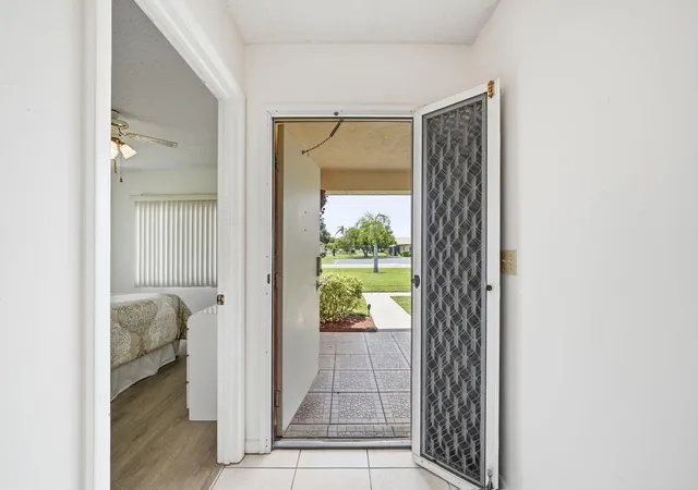 4th image of 5852 Dream Ct #35D, Fort Pierce, FL 34982 | MLS# B26058432