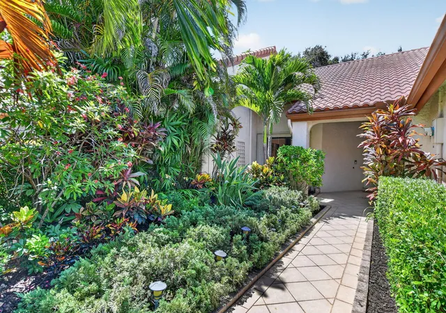 Photo 3 of Townhouse for sale at 23309 Water Cir, Boca Raton, FL 33486 | MLS# B26058473 | Listing updated on 2026-10-08
