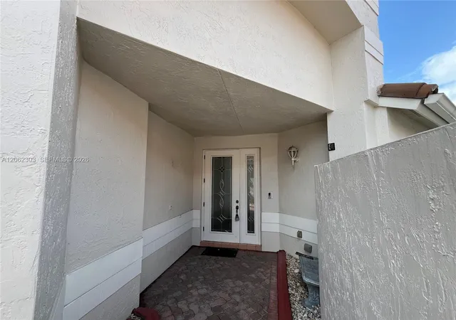 2nd image of 1540 W Lacosta Dr W, Pembroke Pines, FL 33027 | MLS# A12062303