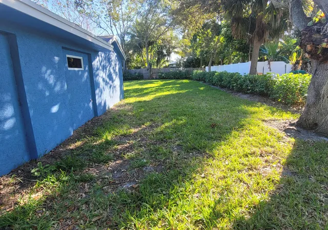 Photo 2 of Sale Pending at 106 E Chandler Rd, West Palm Beach, FL 33406 | MLS# B26058505 | Listing updated on 2026-09-30