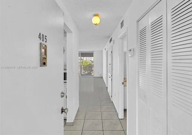 3rd image of 3849 Ne 169Th St, Miami, FL 33160
