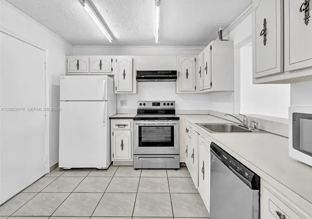 5th image of 3849 Ne 169Th St, Miami, FL 33160