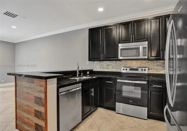 2nd image of 3612 Nw 13th St, Fort Lauderdale, FL 33311 | MLS# A12062748
