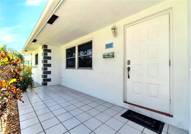 2nd image of 806 Ne 4th St, Hallandale Beach, FL 33009 | MLS# A12062949