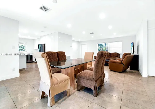 4th image of 806 Ne 4Th St, Hallandale Beach, FL 33009 | MLS# A12062949
