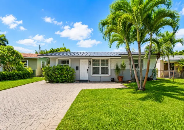 Photo 1 of Sale Pending at 121 Ne 55th Street, Fort Lauderdale, FL 33334 | MLS# B26058555 | Listing updated on 2026-09-28