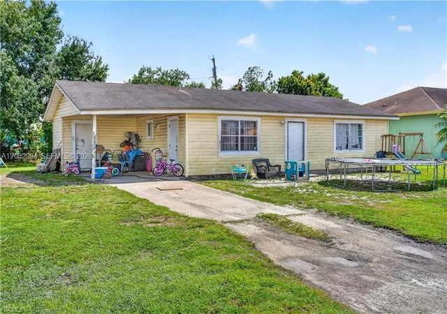 3rd image of 1132 Kentucky Ave, Clewiston, FL 33440 | MLS# A12062994