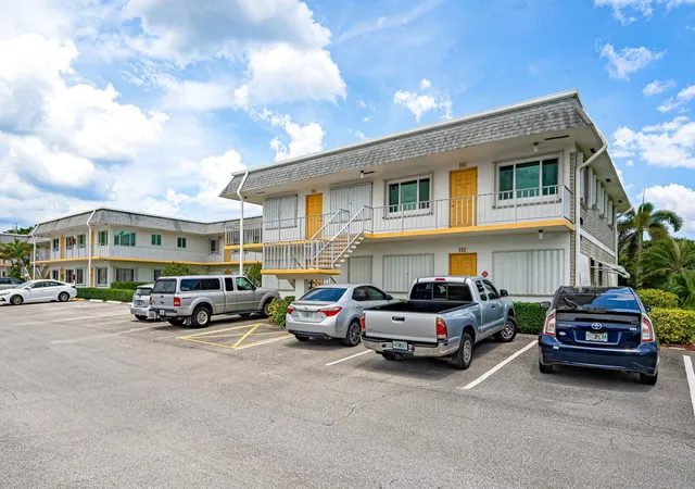1st image of 3120 Lake Osborne Dr #Bldg 7 Apt106, Lake Worth Beach, FL 33461 | MLS# B26058607