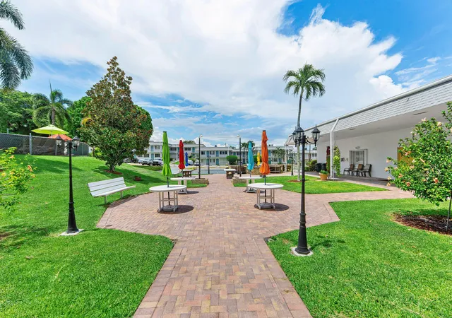 2nd image of 3120 Lake Osborne Dr, Lake Worth Beach, FL 33461