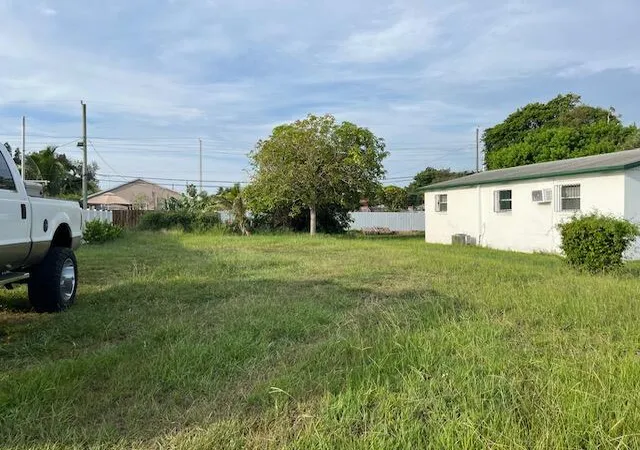 1st image of 1381 W 30th St, Riviera Beach, FL 33404 | MLS# B26058610