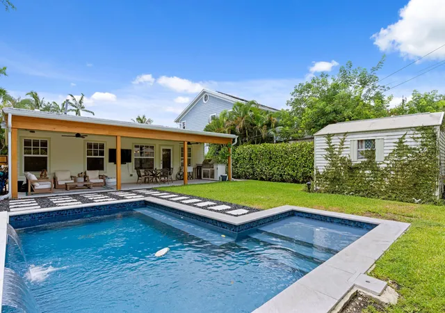 Photo 2 of Single family home for sale at 521 33rd Street, West Palm Beach, FL 33407 | MLS# B26058632 | Listing updated on 2026-10-08