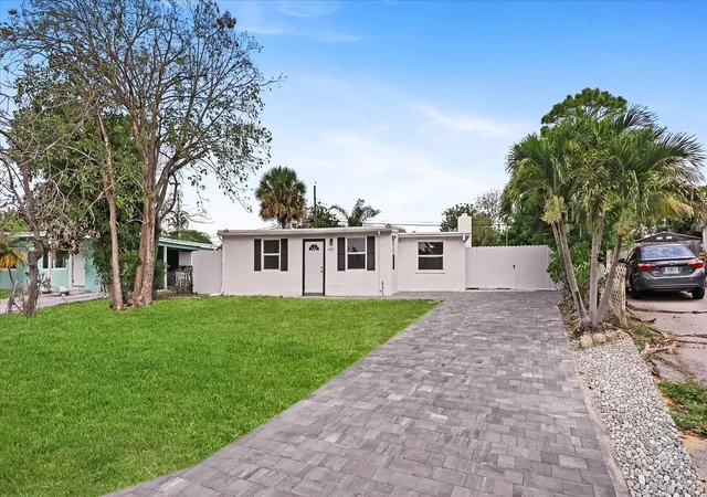 Photo 2 of Single family home for sale at 431 Ficus Tree Dr, Lantana, FL 33462 | MLS# B26058631 | Listing updated on 2026-09-23