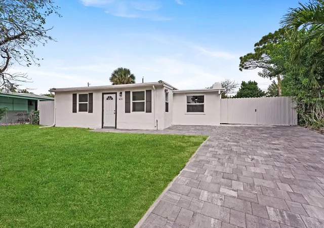 Photo 3 of Single family home for sale at 431 Ficus Tree Dr, Lantana, FL 33462 | MLS# B26058631 | Listing updated on 2026-09-23
