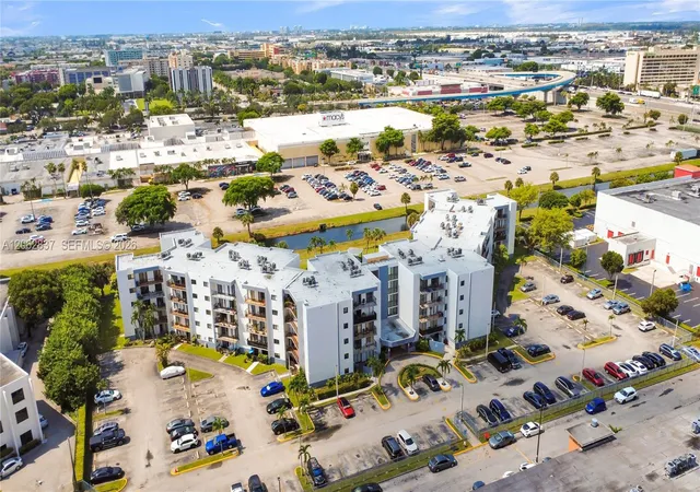 2nd image of 1820 W 53Rd St, Hialeah, FL 33012