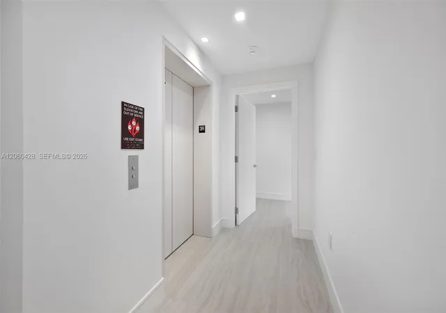 4th image of 2411 Laguna Cir #306, Miami, FL 33181 | MLS# A12060428