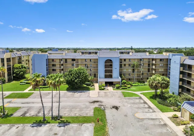 1st image of 2820 Tennis Club Dr #401, West Palm Beach, FL 33417 | MLS# B26058648