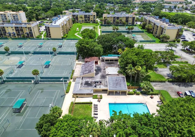 2nd image of 2820 Tennis Clb Dr, West Palm Beach, FL 33417
