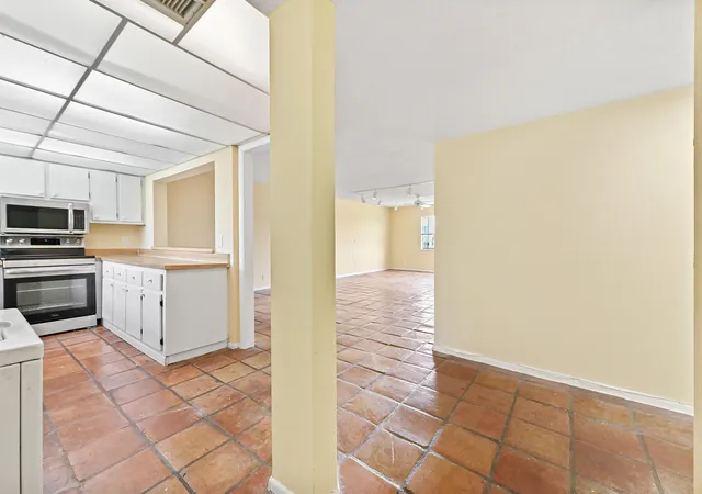 3rd image of 2820 Tennis Clb Dr, West Palm Beach, FL 33417