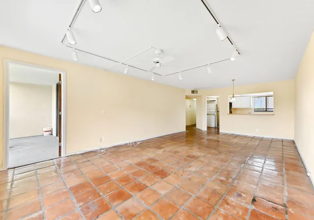 5th image of 2820 Tennis Clb Dr, West Palm Beach, FL 33417