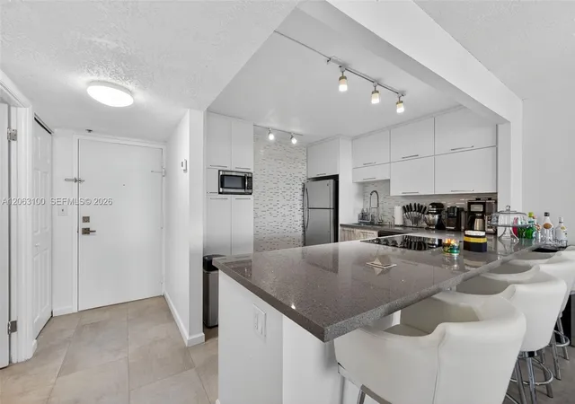 2nd image of 2851 Ne 183rd St #605E, Aventura, FL 33160 | MLS# A12063100