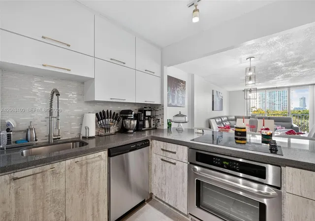 3rd image of 2851 Ne 183Rd St #605E, Aventura, FL 33160 | MLS# A12063100