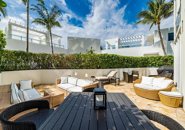 2nd image of 50 S Pointe Dr #510, Miami Beach, FL 33139 | MLS# A12053328