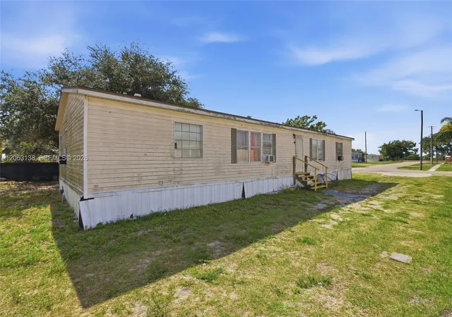 2nd image of 741 Alabama Ave, Clewiston, FL 33440 | MLS# A12063138