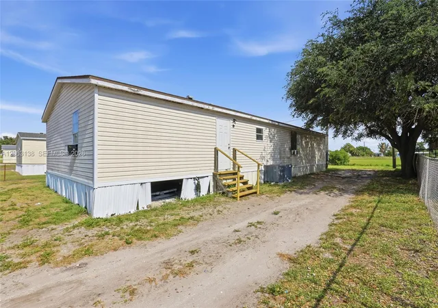 3rd image of 741 Alabama Ave, Clewiston, FL 33440 | MLS# A12063138