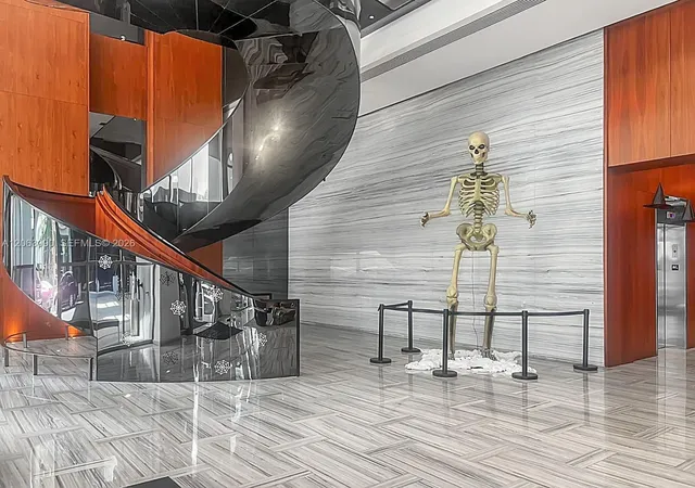 3rd image of 1300 Brickell Bay Dr #903, Miami, FL 33131 | MLS# A12063090
