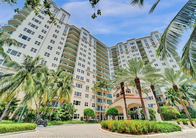 2nd image of 19900 E Country Clb Dr, Miami, FL 33180