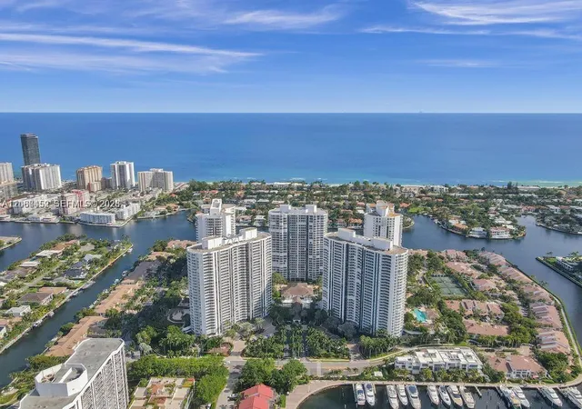 2nd image of 21205 Yacht Club Dr #1502, Aventura, FL 33180 | MLS# A12060452