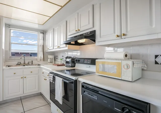 Photo 2 of Condo for sale at 180 Ne 12th Avenue #15E, Hallandale Beach, FL 33009 | MLS# B26058740 | Listing updated on 2026-09-23
