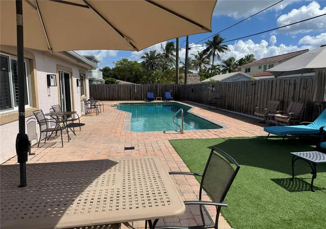 2nd image of 1660 Ne 25th Ave, Pompano Beach, FL 33062 | MLS# A12063176