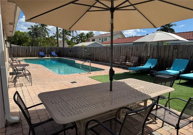 4th image of 1660 Ne 25Th Ave, Pompano Beach, FL 33062 | MLS# A12063176
