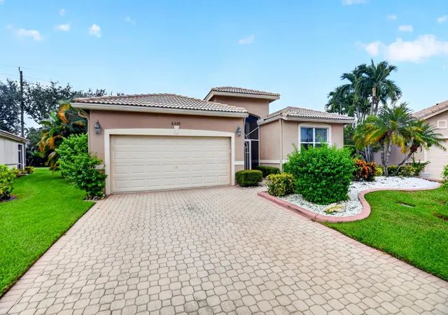 Photo 2 of Single family home for sale at 6330 Westchester Clb Dr N, Boynton Beach, FL 33437 | MLS# B26058790 | Listing updated on 2026-10-02