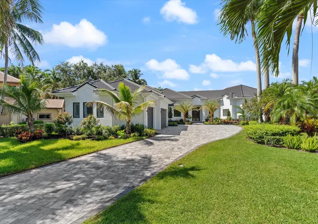 Photo 2 of Mansion for sale at 2525 Seminole Cir, West Palm Beach, FL 33409 | MLS# B26058808 | Listing updated on 2026-10-07