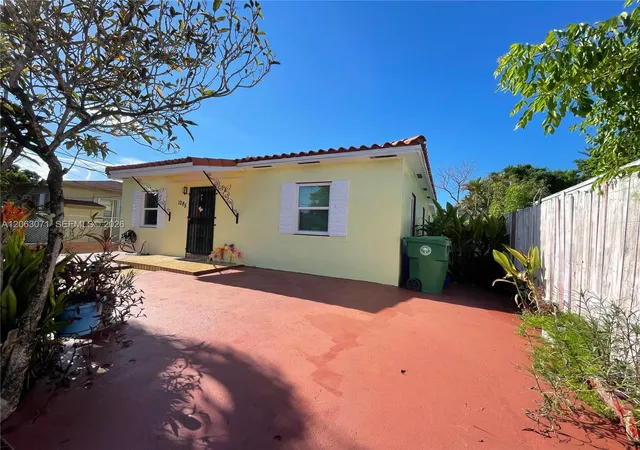 2nd image of 1085 Nw 26th St, Miami, FL 33127 | MLS# A12063071