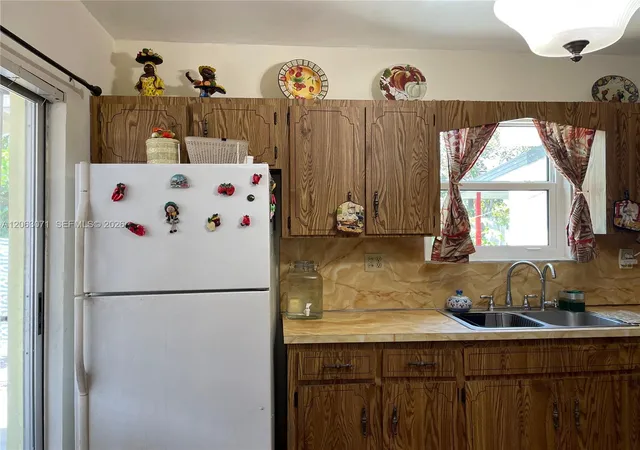 6th image of 1085 Nw 26th St, Miami, FL 33127 | MLS# A12063071
