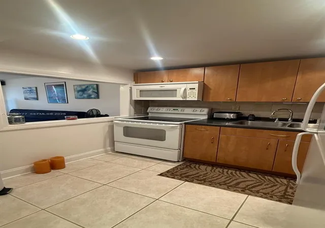 3rd image of 9081 Sunrise Lakes Blvd #105, Sunrise, FL 33322 | MLS# A12062777