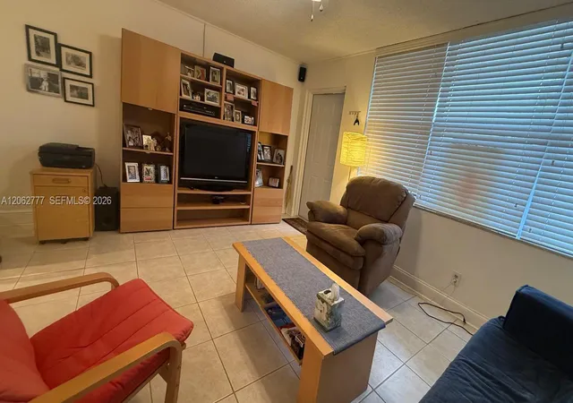 5th image of 9081 Sunrise Lakes Blvd #105, Sunrise, FL 33322 | MLS# A12062777
