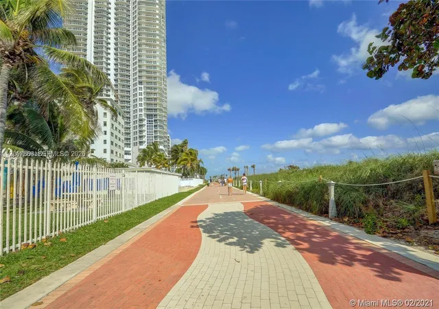 35th image of 6301 Collins Ave #1504, Miami Beach, FL 33141 | MLS# A12057666