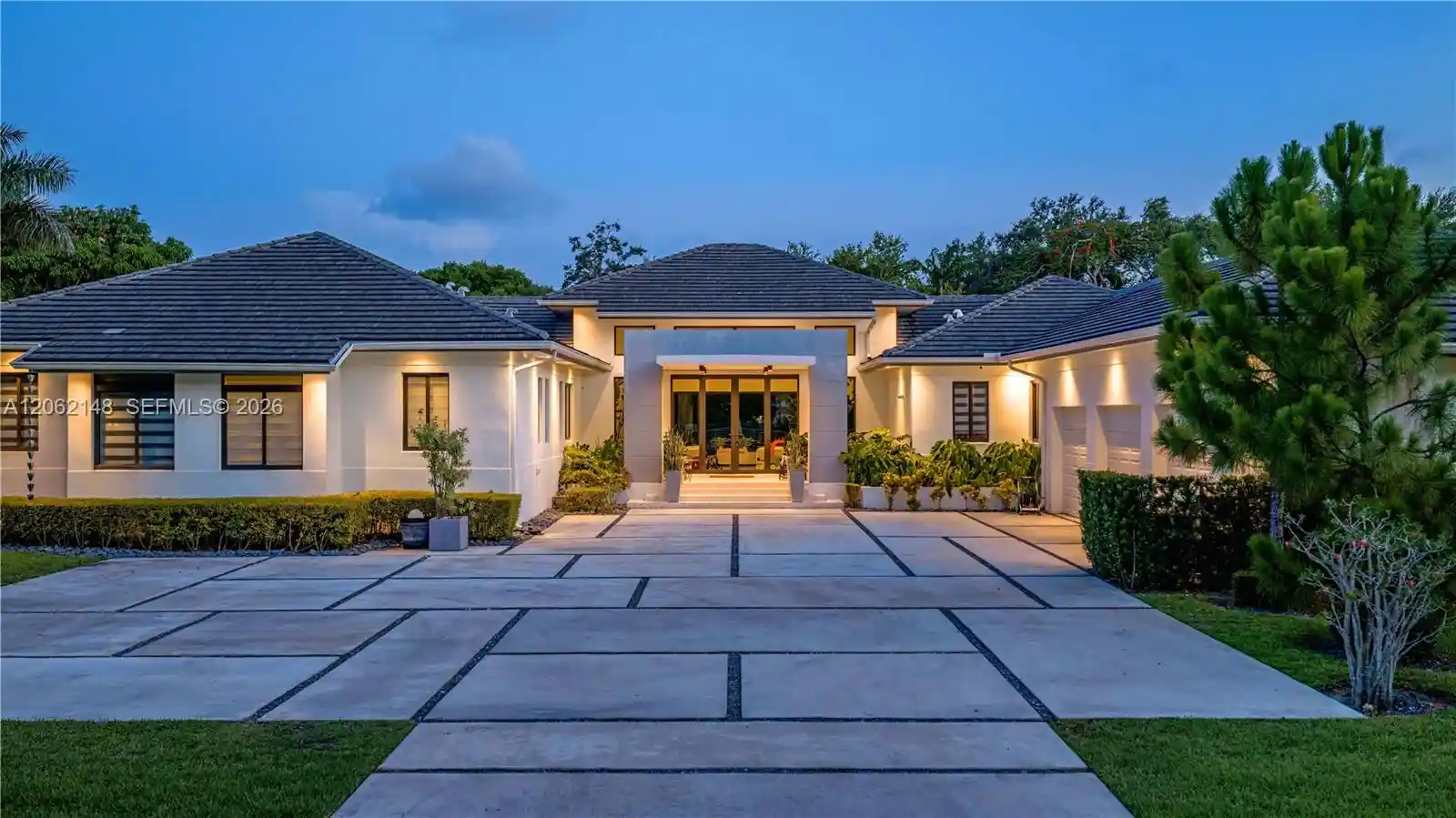 Photo 1 of Mansion for sale at 7830 Sw 117th Street, Pinecrest, FL 33156 | MLS# A12062148 | Listing updated on 2026-10-31