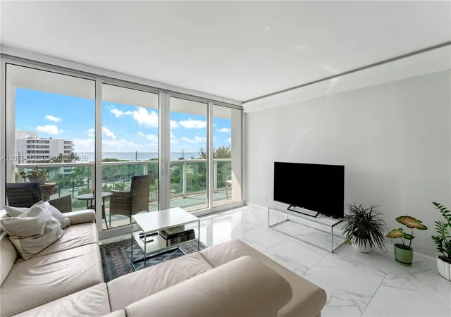 2nd image of 100 Bayview Dr #709, Sunny Isles Beach, FL 33160 | MLS# A12063423