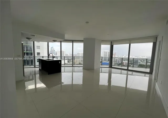 2nd image of 488 Ne 18th St #3000, Miami, FL 33132 | MLS# A12063443