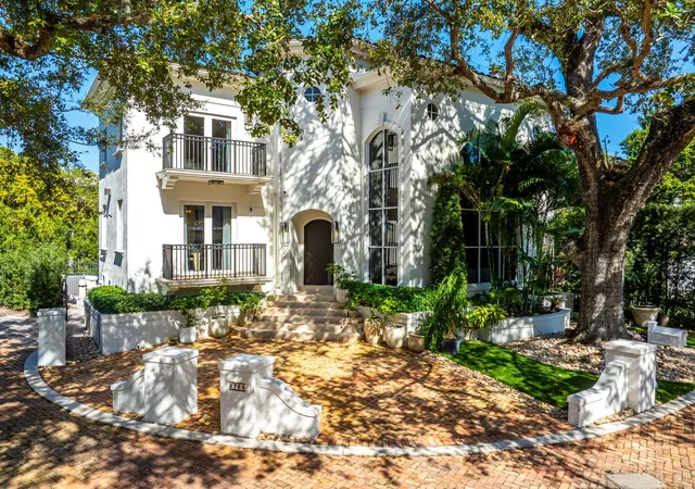 2nd image of 2765 Brickell Ct, Miami, FL 33129 | MLS# B26058873
